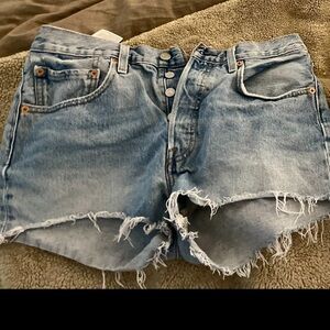 Daisy Dukes! Levi shutoff shorts. Button fly